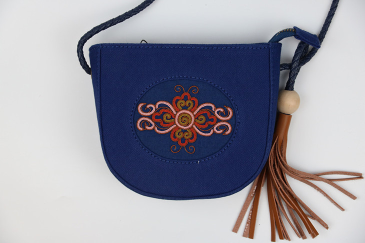 水族马尾绣传承人潘智娜大师作品马尾绣时尚小挎包包包