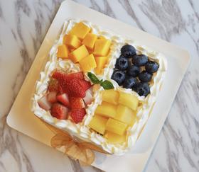 方形奶油水果蛋糕