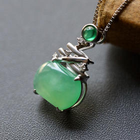 冰种阳绿翡翠吊坠两面戴18k白金镶嵌