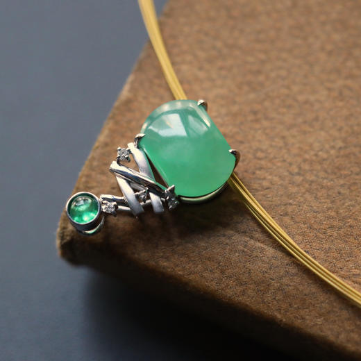 冰种阳绿翡翠吊坠两面戴18k白金镶嵌 商品图5