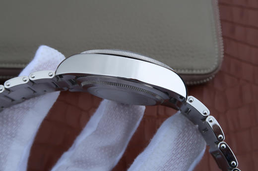 ZF帝舵启承系列m79230b-0002，原装开模，99％还原正品，41毫米直径，2836瑞士机械自动机芯，表壳材质：不锈钢，磨光，磨砂；单向旋转外圈 商品图6