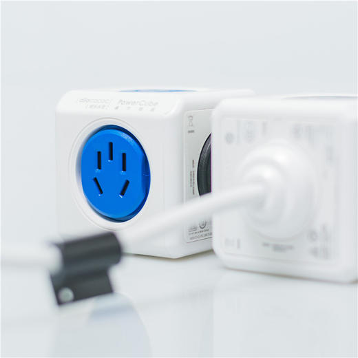 老米优品 / 德国红点设计大奖！！《阿乐乐可迷你创意方块/立体插座 带USB插孔》 解决插座拥挤问题，节省空间！ 商品图5