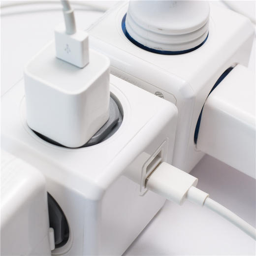 老米优品 / 德国红点设计大奖！！《阿乐乐可迷你创意方块/立体插座 带USB插孔》 解决插座拥挤问题，节省空间！ 商品图6