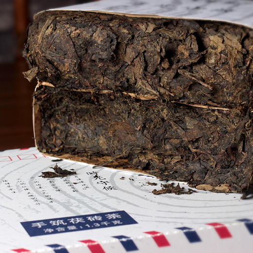 晋丰厚百年老茶号 安化黑茶2018年时光守候邮票茶手筑茯砖1.3千克 商品图3