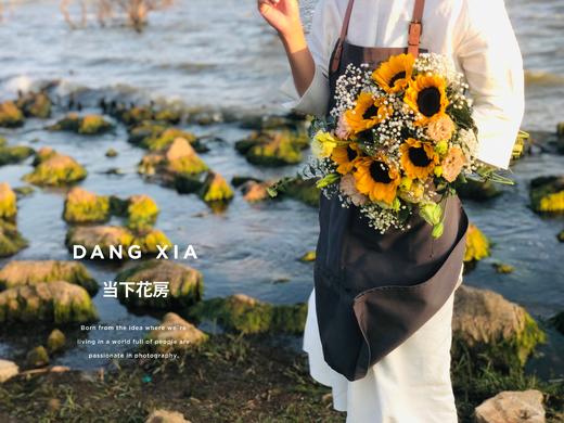 【莉莉安】】小花向日葵6  绿色洋桔梗6朵  尤加利叶2支  送满天星随机2支（夏木设计） 商品图2