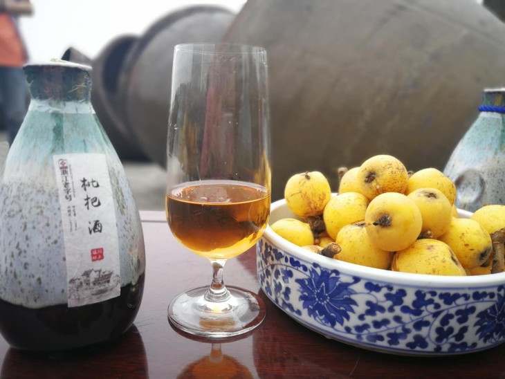 塘栖枇杷酒百年老字号纯手工酿造500毫升玻璃瓶青花瓷瓶
