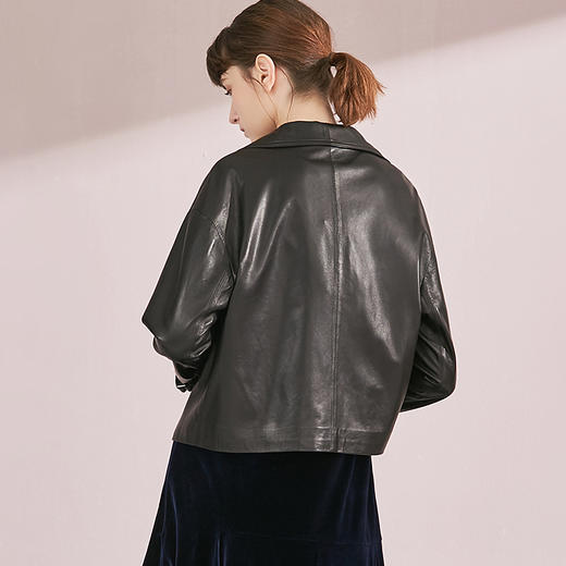 VIMAGE纬漫纪品牌女装冬季新款时尚绵羊皮舒适保暖皮衣女V1093606 商品图4