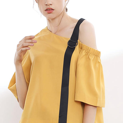 VIMAGE纬漫纪秋季女装原创个性时尚拼接吊带露肩上衣T恤V913515 商品图3