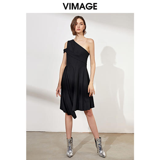 VIMAGE纬漫纪女装春夏斜肩礼服连衣裙 不规则裙摆晚礼服V1077604 商品图1