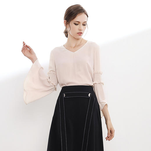 VIMAGE纬漫纪秋季女装拼接花边喇叭袖宽松修身雪纺衫上衣V913514 商品图2