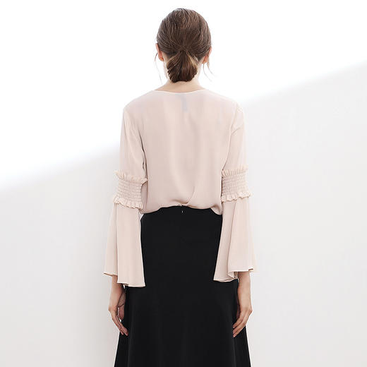 VIMAGE纬漫纪秋季女装拼接花边喇叭袖宽松修身雪纺衫上衣V913514 商品图3