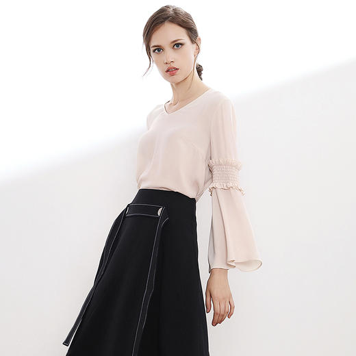 VIMAGE纬漫纪秋季女装拼接花边喇叭袖宽松修身雪纺衫上衣V913514 商品图1