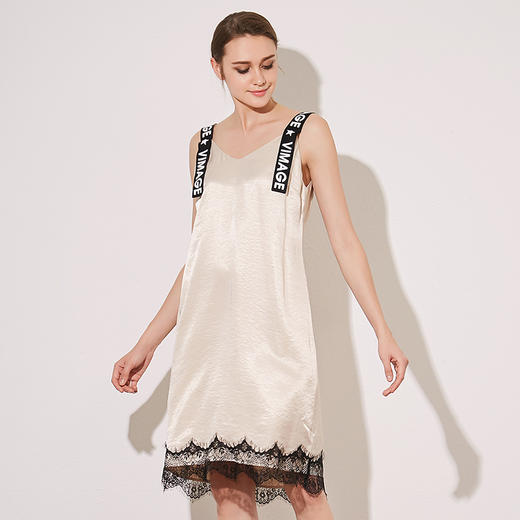 VIMAGE纬漫纪夏季女装字母吊带V字领直筒中长款连衣裙女V907501 商品图2