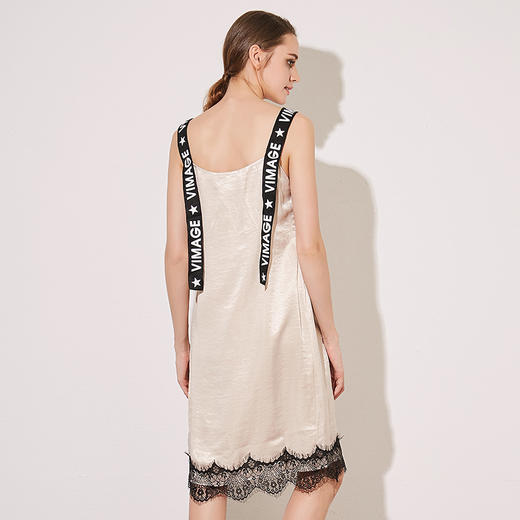 VIMAGE纬漫纪夏季女装字母吊带V字领直筒中长款连衣裙女V907501 商品图4