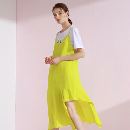 VIMAGE纬漫纪女装秋季新品无袖中长款纯色开叉背带连衣裙V1007639 商品图2