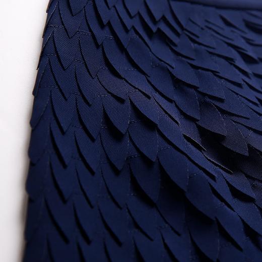 VIMAGE纬漫纪旗舰店春夏裙子 千羽翼装饰侧开叉百搭半裙V706310 商品图3