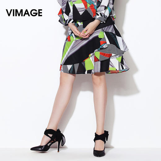 VIMAGE纬漫纪春秋新款短款高腰几何图案半身裙不对称A字裙女V806401 商品图1