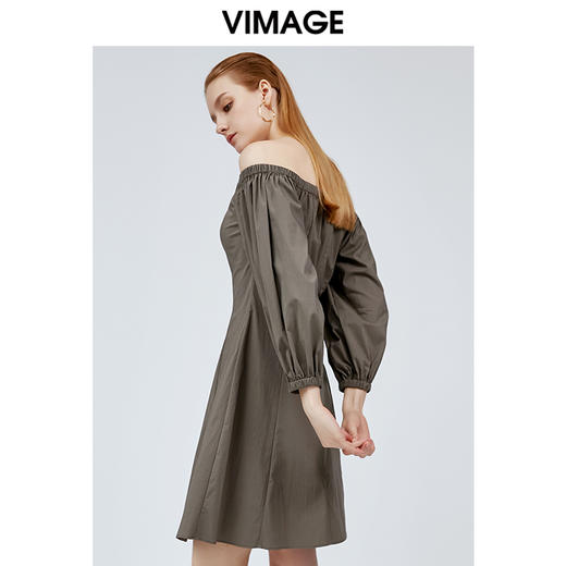 vimage纬漫纪街头雾灰色露肩一字领高腰宽松时尚连衣裙潮V1107708 商品图1