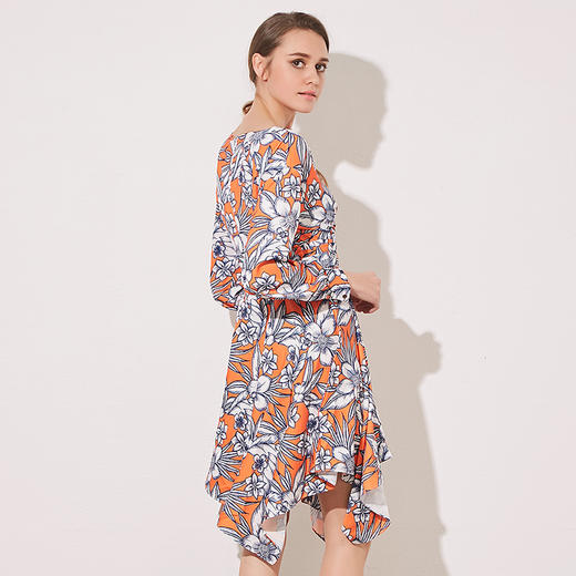 VIMAGE纬漫纪女装V领九分袖不规则印花连衣裙A字裙夏V907514 商品图4