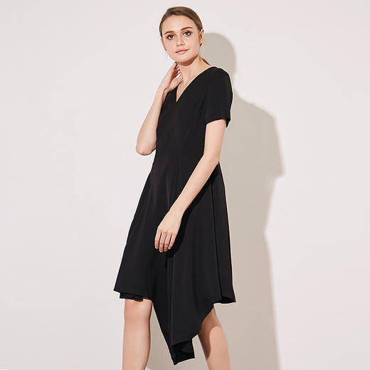 VIMAGE纬漫纪夏季新款女装V领短袖不对称裙摆中长款连衣裙V707393 商品图3