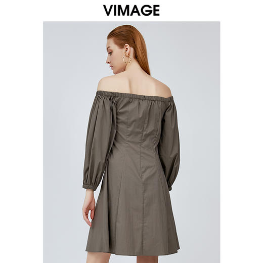 vimage纬漫纪街头雾灰色露肩一字领高腰宽松时尚连衣裙潮V1107708 商品图3