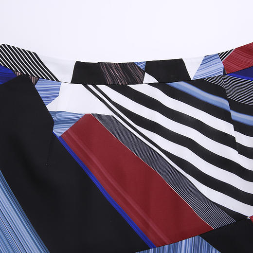 VIMAGE纬漫纪春秋新款短款高腰几何图案半身裙不对称A字裙女V806401 商品图3