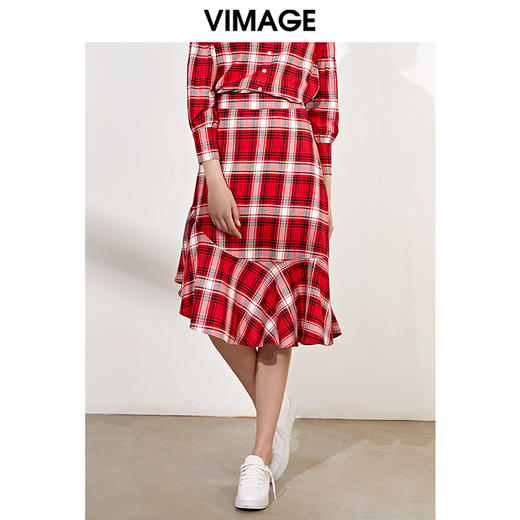 VIMAGE纬漫纪品牌女装春季休闲高腰不规则拼接格子半身裙V1106704 商品图0