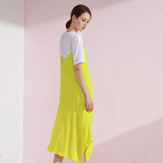 VIMAGE纬漫纪女装秋季新品无袖中长款纯色开叉背带连衣裙V1007639 商品图3