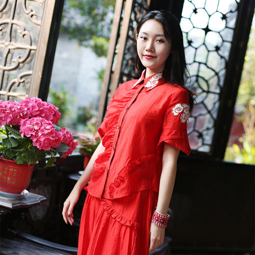 来鸿绣花衬衫上衣 商品图1