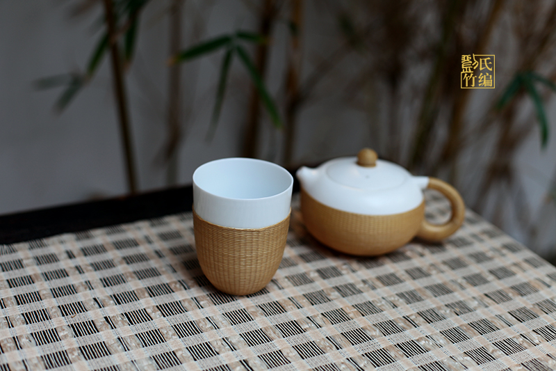 白瓷薄胎手握杯