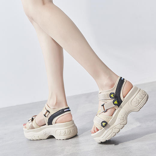 时尚百搭增高网红超火厚底松糕运动凉鞋(货号 ht19-7)