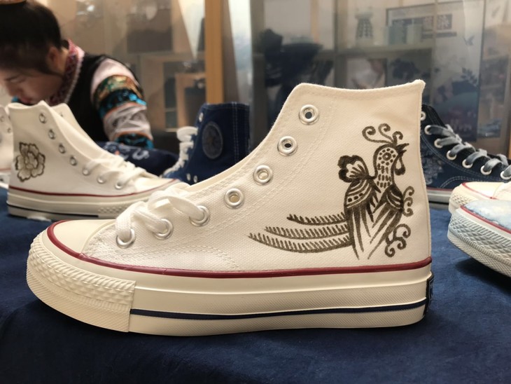 深山集市原创手工蜡染纹样帆布鞋蜡染鞋子