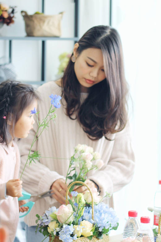 花艺沙龙手提花篮款《夏天的风》 商品图4