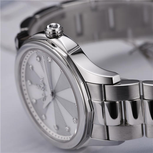 昆仑 CORUM 海军上将杯系列女士石英腕表 020.100.20/V200 PN09(A020/02668) 商品图2