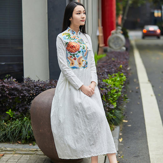 F-IS9119	 原创民族风长袖棉麻刺绣a字大摆裙连衣裙 商品图1