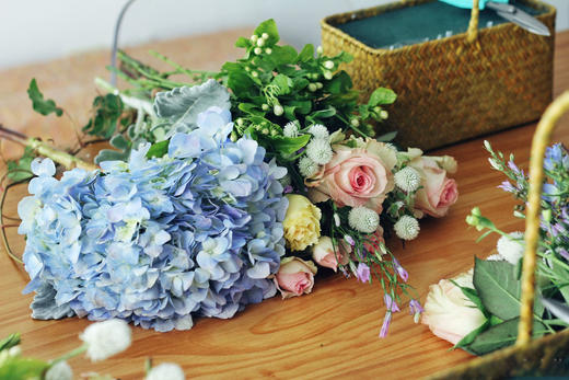 花艺沙龙手提花篮款《夏天的风》 商品图5