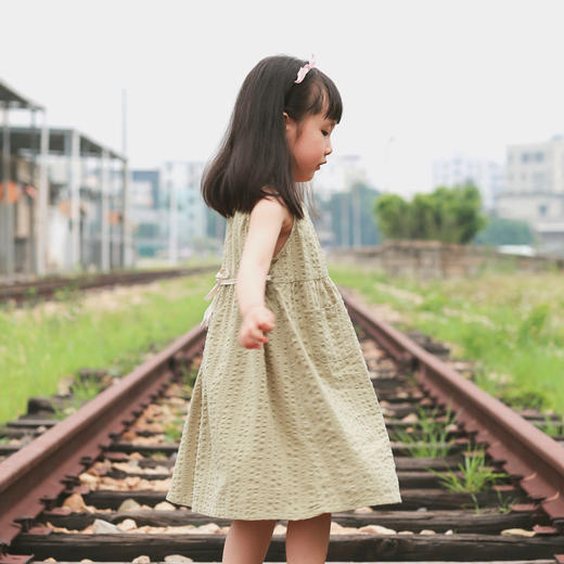 QZ LM19191 女童米色/绿色连衣裙 商品图2
