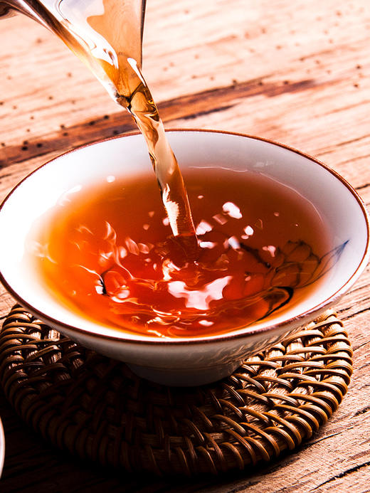 【买1送1】吉顺号掌柜私藏老茶 勐海发酵熟茶『松烟』熟茶饼357克/饼 商品图2