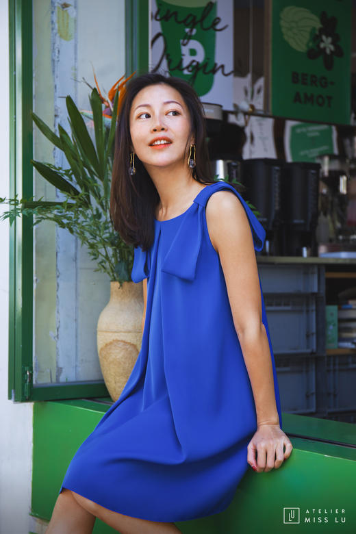 AtelierMissLu / Viva-皇家蓝肩带装饰A字连身裙 商品图2