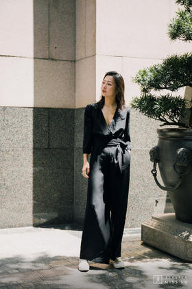 AtelierMissLu / Rosette-黑色真丝V领连体阔腿裤