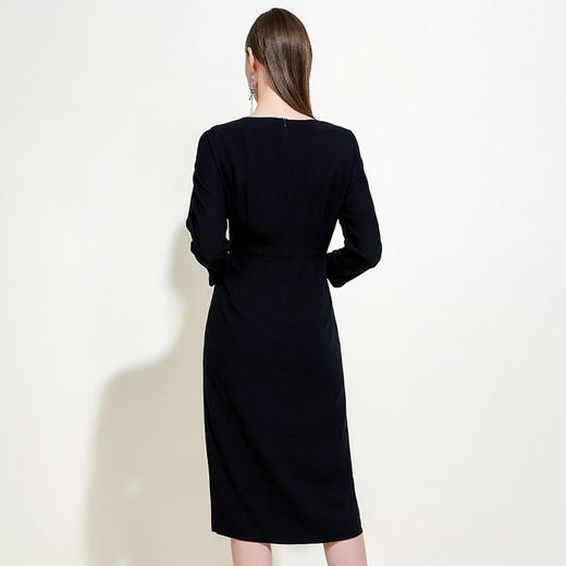 EITIE爱特爱女装春夏季钉珠收腰开衩赫本风优雅小黑色连衣裙5907644 商品图3