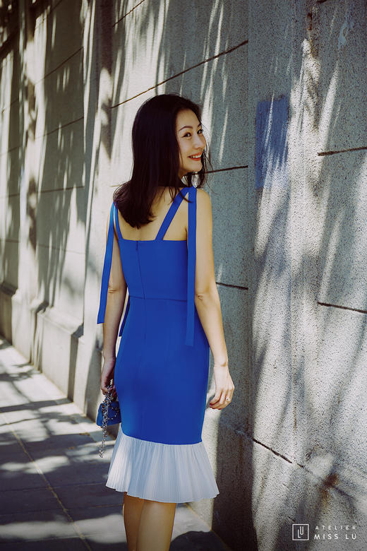 AtelierMissLu / Laure-皇家蓝珍珠飘带百褶拼接连身裙 商品图7