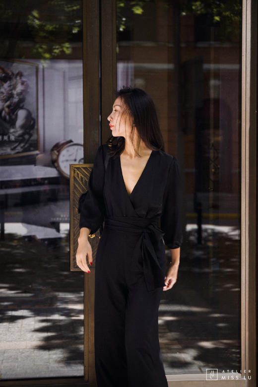AtelierMissLu / Rosette-黑色真丝V领连体阔腿裤 商品图8