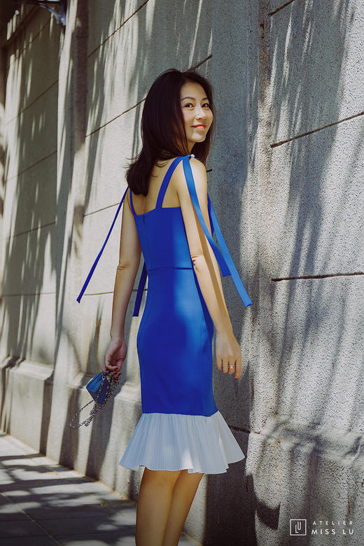 AtelierMissLu / Laure-皇家蓝珍珠飘带百褶拼接连身裙 商品图8