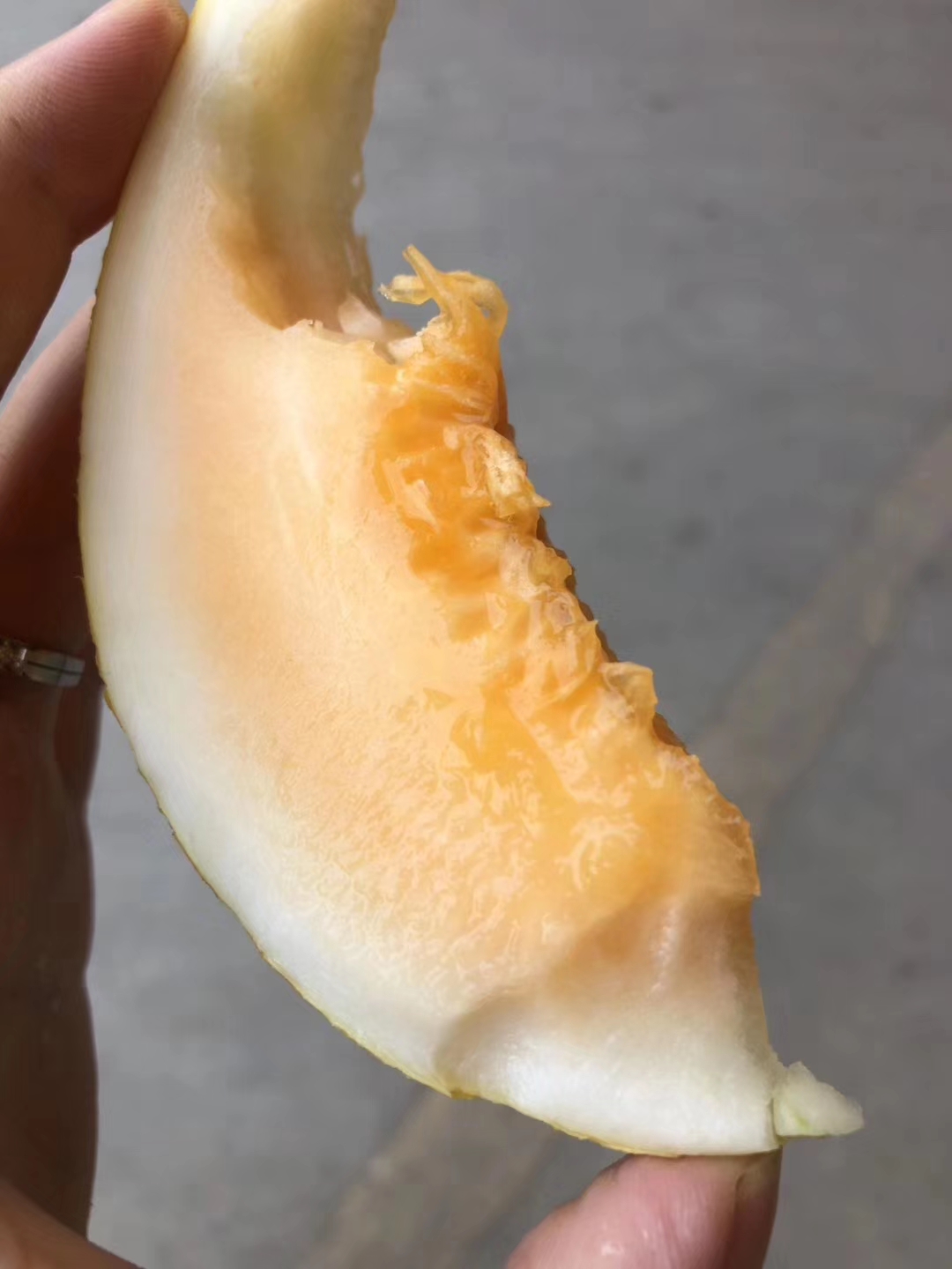 黄金蜜瓜脆甜多汁一件毛重约17斤5个果包邮广西