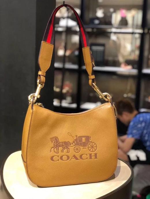 coach蔻驰新款纯皮马拉车月牙包彩虹编织肩带