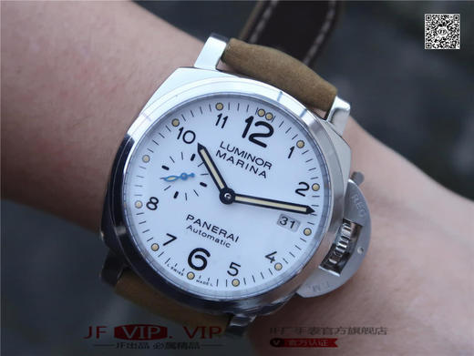 XF沛纳海PAM01523 系列：LUMINOR 1950 P9010自动机械,42毫米直径,中性 蓝宝石镜面，磨砂头层牛皮 振频：28,800每小时振荡 商品图9