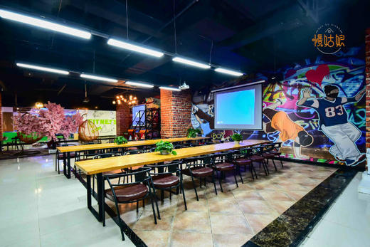 银川慢姑娘星星小镇主题轰趴馆