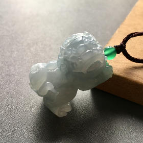 糯冰种翡翠狮子