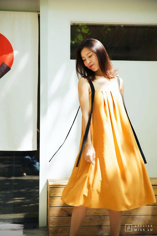 AtelierMissLu / Molly-蜜杏黄肩部珍珠飘带连身裙 商品图0